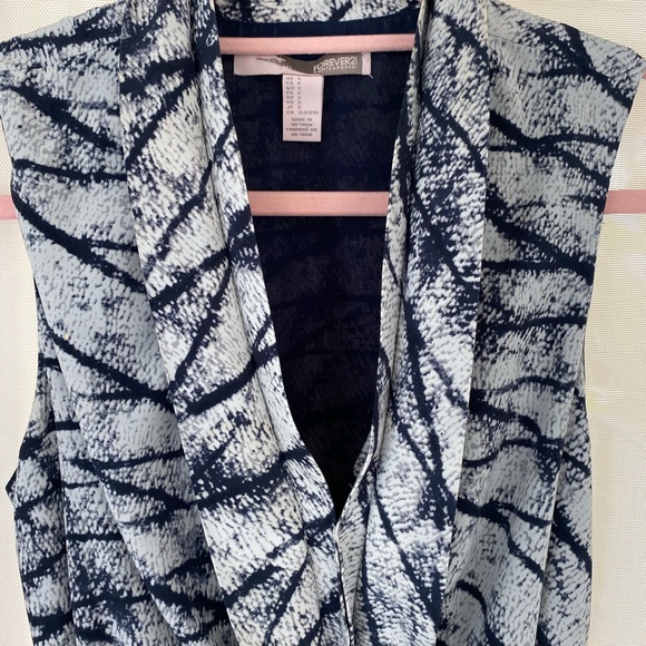 Forever 21 dress sleeveless perfect for spring. - Picture 4 of 6